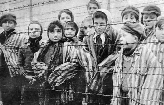 Foto: Nacisté se pokusili vyhladit celý jeden světový národ (zdroj: HOLOCAUSTEDUCATIONBLOG.WORDPRESS.COM)