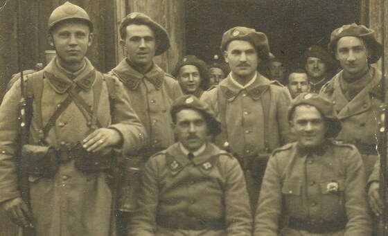 Foto: Čs. legionáři 23. stř. pluku Francie 1918 - PČV (zdroj: VHU.CZ)