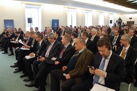 Foto: Důležitou činností je pořádání odborných konferencí (zdroj: NATOAKTUAL.CZ)