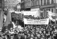 Foto: Protihitlerovská demonstrace v českém pohraničí 1934 (zdroj: PAVLABRYCHTOVA.BLOG.IDNES.CZ)