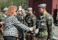 Vlasta Parkanová jako bílý kůň na Ministerstvu obrany (zdroj: Army.cz)