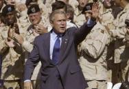 Foto: Bush a americká armáda - líčeni jako efektivní a spravedlicí (zdroj: WWW.THEWEEK.COM) 