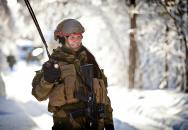 Foto: Tato norská vojákyně vypadá docela zdatně (zdroj: MIL.NO) 