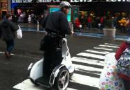 Foto: Newyorští policisté jsou všudypřítomní, už to vynucuje pořádek  
