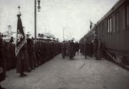 Foto: Čs. legionáři na Sibiři při příjezdu generála Janina 1918 (zdroj: VHU.CZ) 