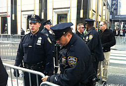 Zkušenost s NYPD: Pomáhat a chránit = respektovat a uposlechnout
