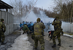 Politici si pletou smysl armády. Nahnali vojáky do Vrbětic, teď je posílají na hranice. Kde jsou ti, kdo to mají skutečně v popisu práce?