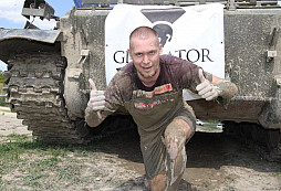 Gladiator Race našel na Tankodromu Milovice ideální zázemí. Nechyběl tým VLČÍCH MÁKŮ.