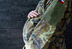 Vojákyně a mateřství