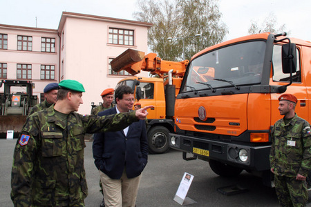 Foto: Za zachování posádky v Rakovníku sváděli místní politici boj marně