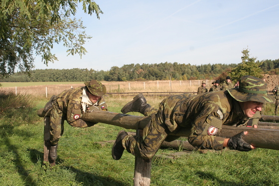 Foto: Jeden z kýžených cílů - vojna dá mladým fyzičku (zdroj: PCAC a ACAC 2013)