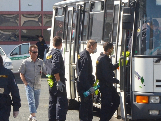 policisté roušky