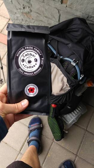 caliber coffee po stopách hrdinů