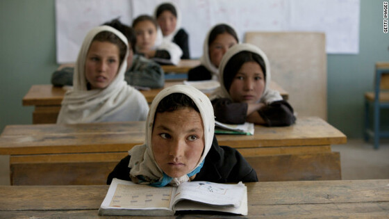 Foto: Umožnění vzdělání dívkám v Afghánistánu - pokus o změnu hodnot (zdroj: CNN.COM)