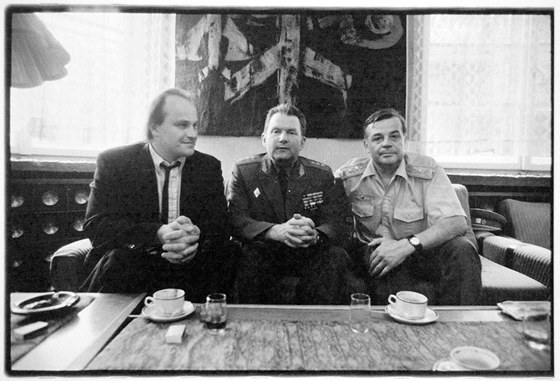Foto: Vyjednávání o stažení sovětských vojsko (zdroj: IDNES.CZ)