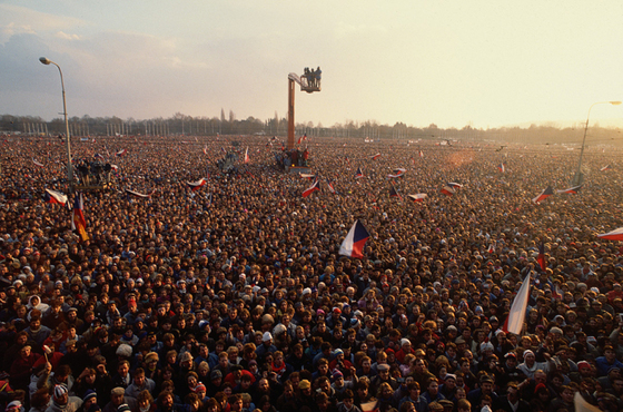 Foto: Změna hodnot - sametová revoluce 1989 (zdroj: TYDEN.CZ)