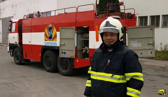 Foto: Největší tuzemská vietnamská tržnice má i podnikové hasiče - vietnamské (zdroj: POZARY.CZ)