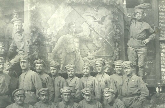 Foto: Čs. legionáři ze 7. stř. pluku v Rusku 1918 - PČV (zdroj: VHU.CZ) 