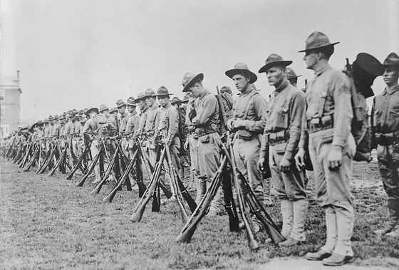 Foto: Vojáky nasazené od roku 1917 ve Velké válce krylo speciální pojištění (zdroj: HISTORYPLACE.COM)