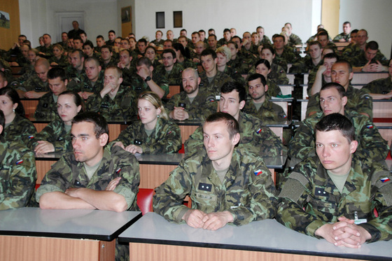 Foto: V armádě se budete vzdělávat - ale ne pro život po armádě (zdroj: ARMY.CZ)