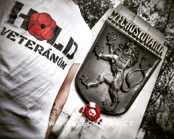 RAF-Kromě péče o pietní místa...vím, že máš další krásný koníček – fotografování. Dokážeš velmi mistrně zachytit atmosféru míst, která navštěvuješ