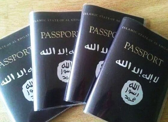 Foto: Hlavně nepouštět do EU držitele těchto pasů (zdroj: DAILYMAIL.CO.UK)