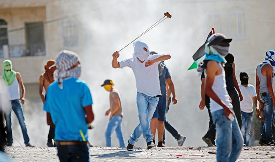 Foto: Intifáda v evropských ulicích by mohla vypadat podobně jako v palestinských (zdroj: NOL.HU) 