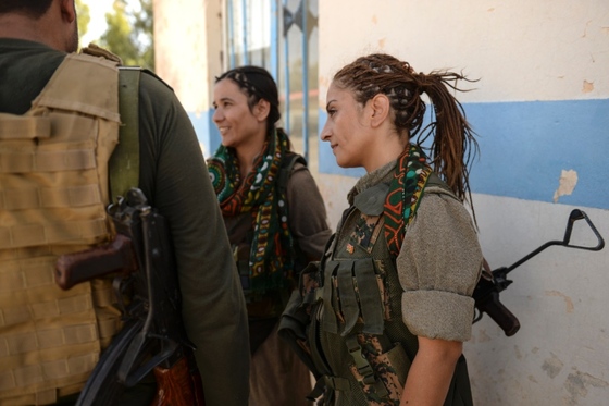 Foto: Kurdské ženy - bojovnice proti Islámskému státu 2(zdroj: STRIPES.COM)