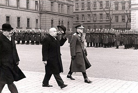 Foto: Nástup čestné stráže Vládního vojska (zdroj: VHU.CZ)