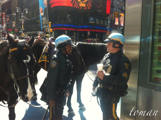 Newyorští policisté jsou všudypřítomní, už to vynucuje pořádek